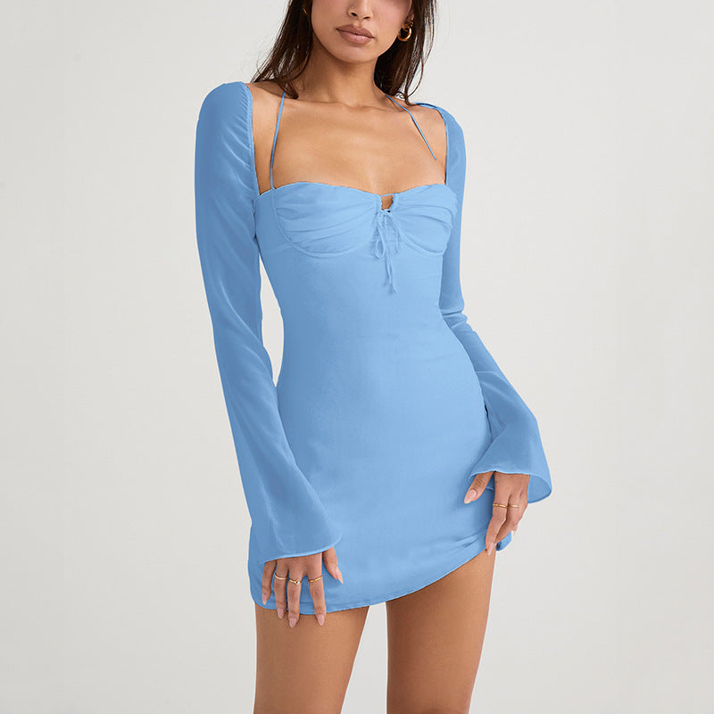 Charme Volanté – Robe Courte à Col Carré