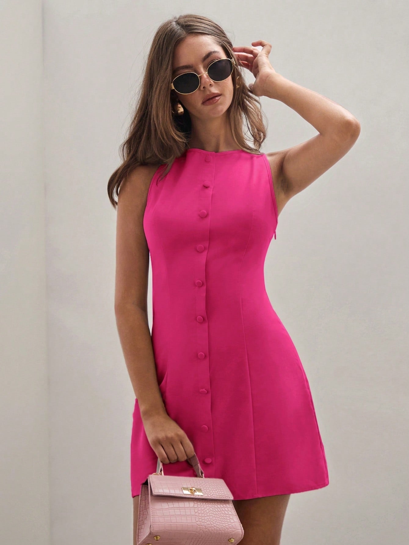 Charme Élégant – Robe Sans Manches à Boutons