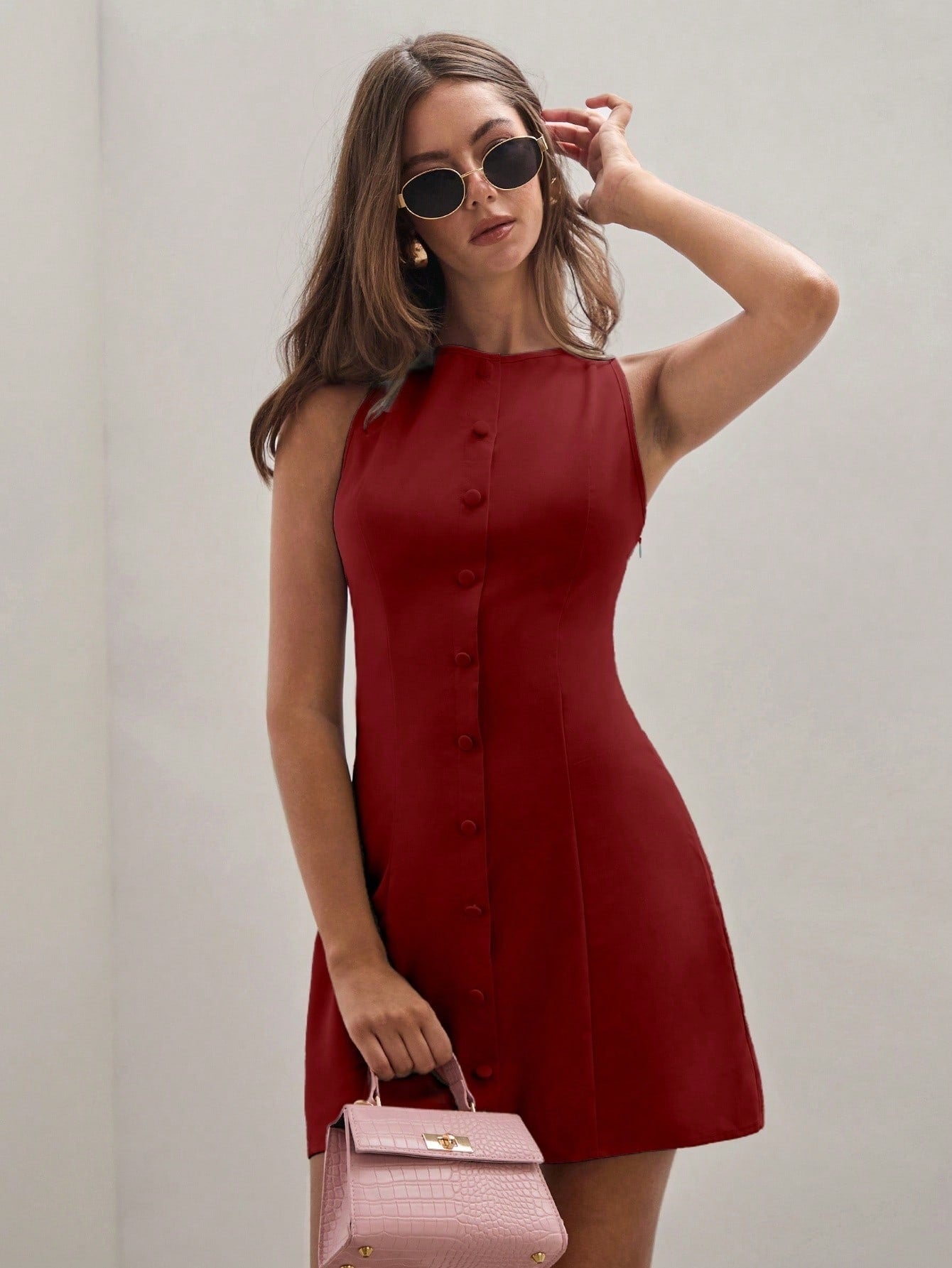 Charme Élégant – Robe Sans Manches à Boutons