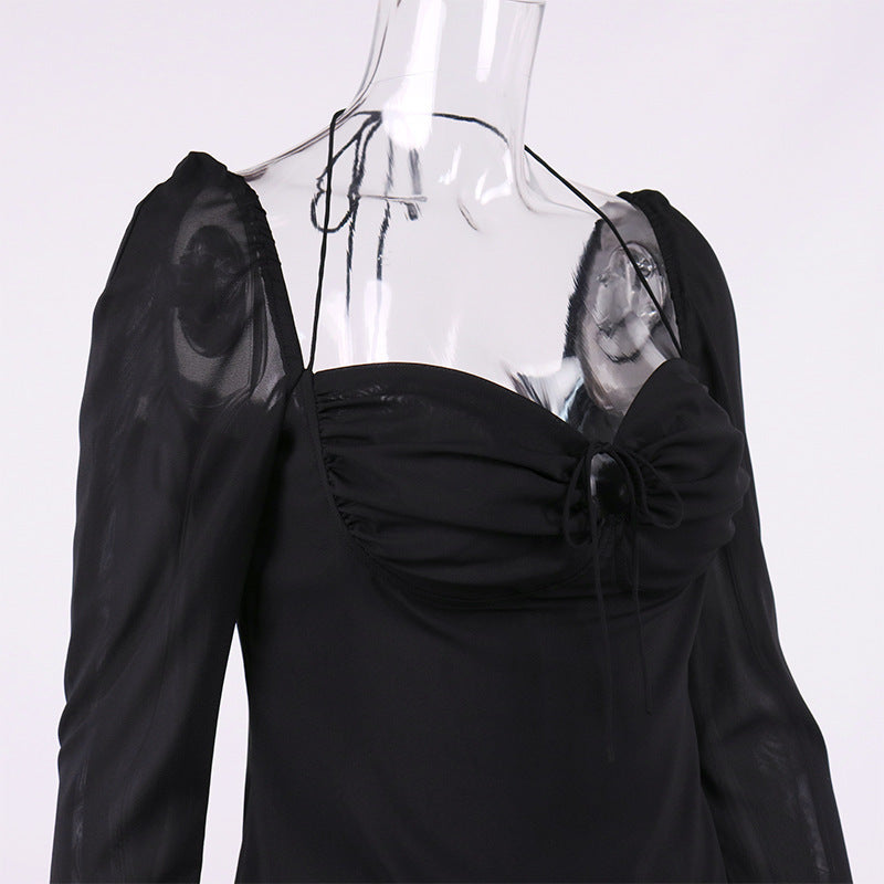 Charme Volanté – Robe Courte à Col Carré