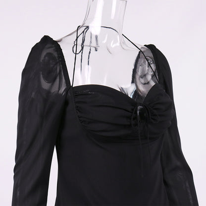 Charme Volanté – Robe Courte à Col Carré